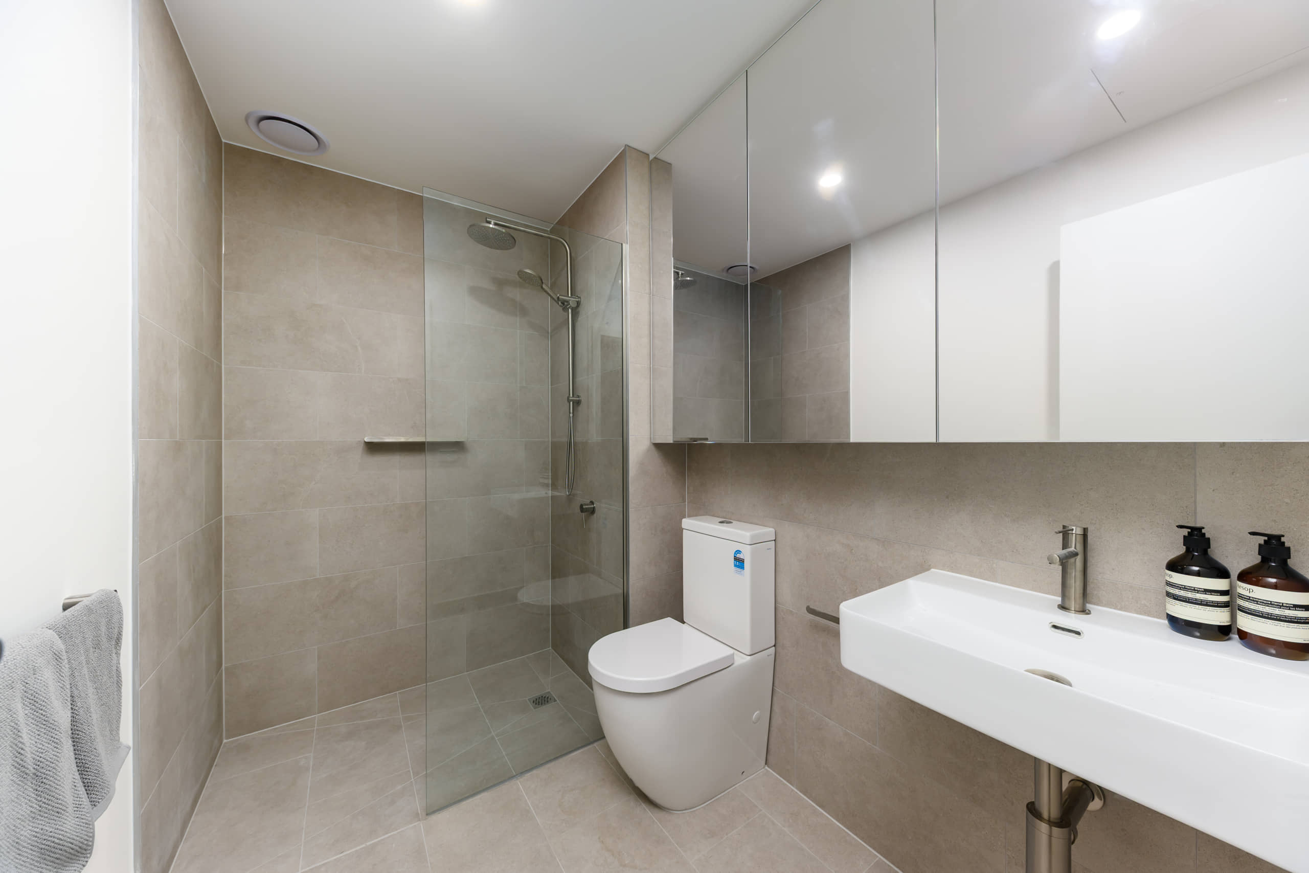 Altona — Lot 216